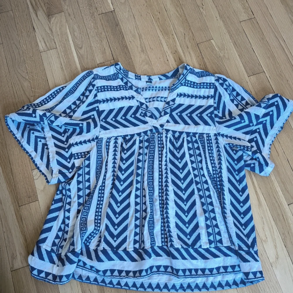 Old Navy Top - Picture 3 of 7